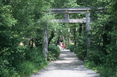 Walking to Hotaka-jinja Shrine