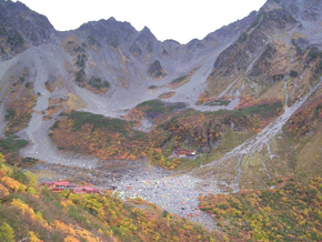 Looking down to Karasawa Hut, from Panorama Trail